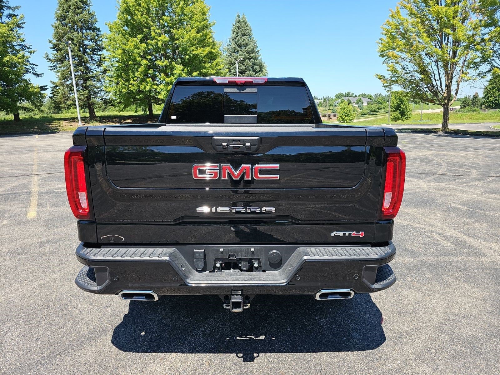 Used 2024 GMC Sierra 1500 AT4 w/ Technology Package AWD/4WD image 5