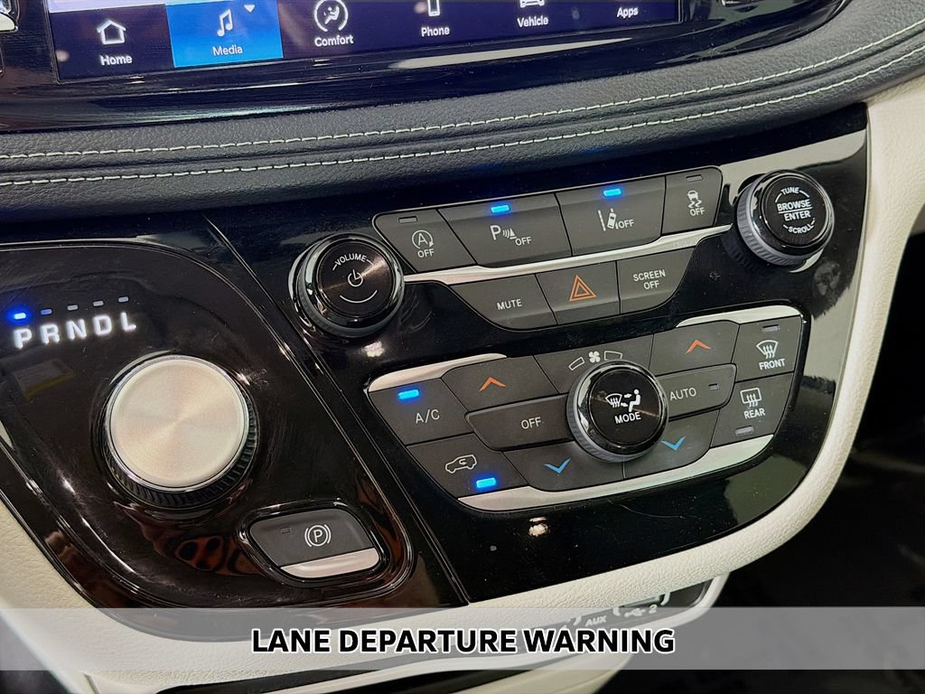 Used 2023 Chrysler Pacifica Touring-L AWD/4WD image 6