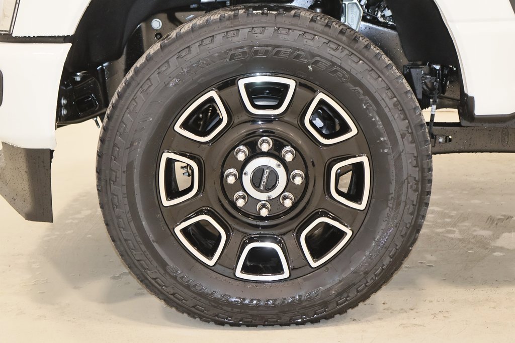 New 2025 Ford F350 Platinum w/ FX4 Off-Road Package image 39