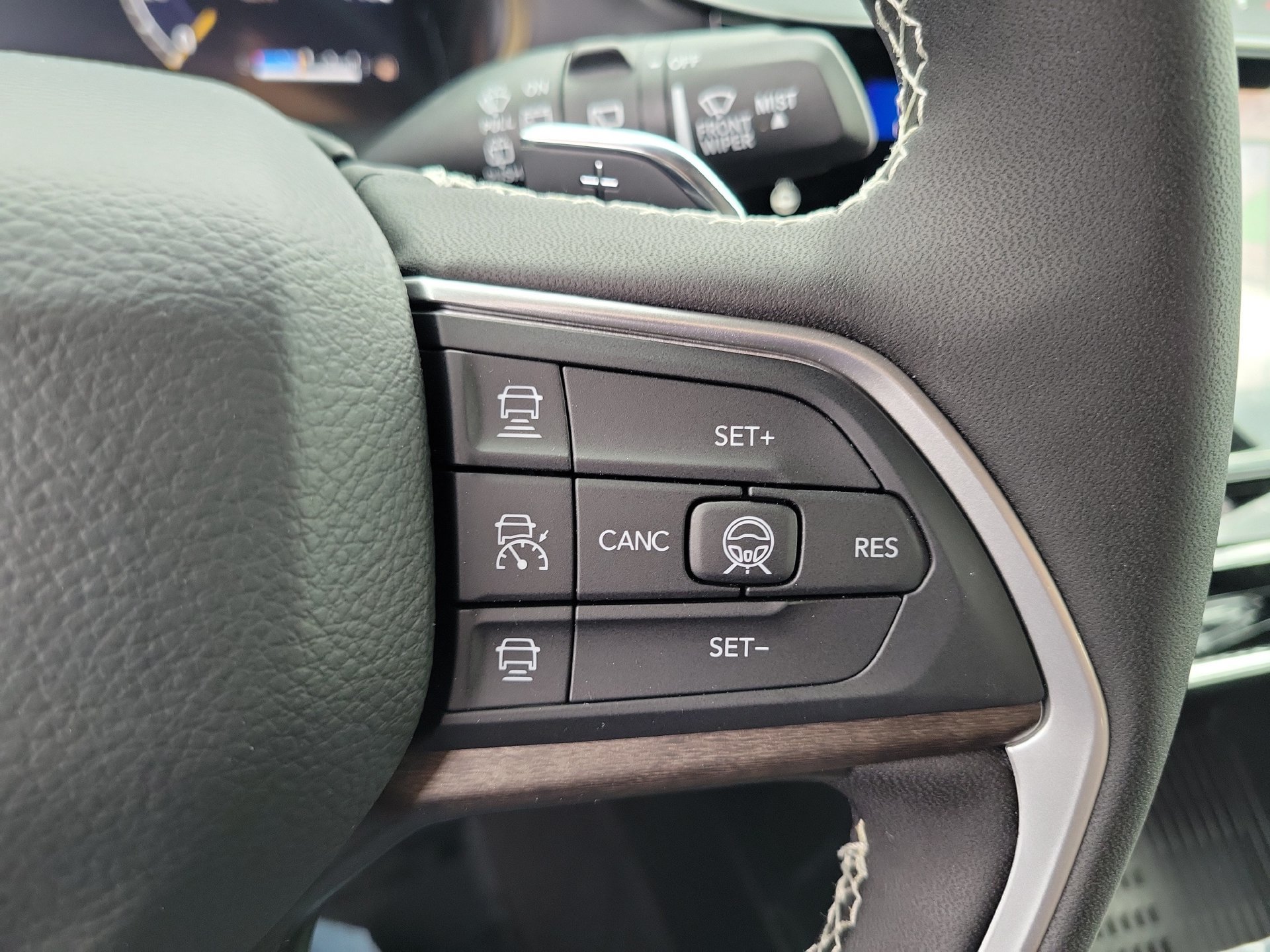 New 2026 Jeep Grand Cherokee Limited w/ Luxury Tech Group II RWD image 6