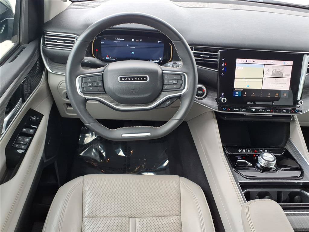 Used 2024 Jeep Wagoneer L Series II w/ Flexible Seating Group AWD/4WD image 3