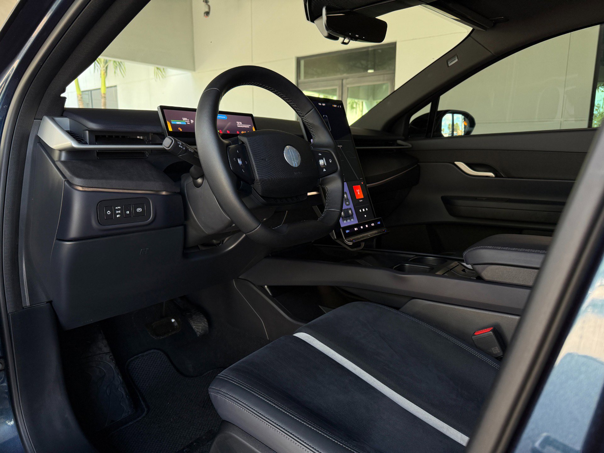 Used 2023 Fisker Ocean Extreme image 25