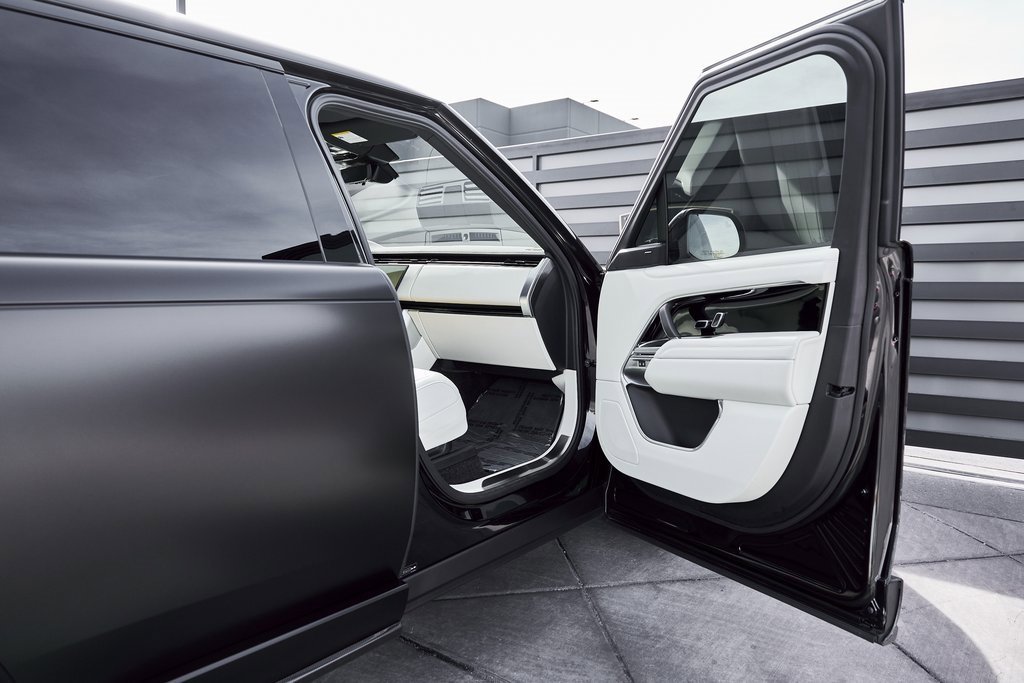 Used 2024 Land Rover Range Rover Long Wheelbase SE image 30