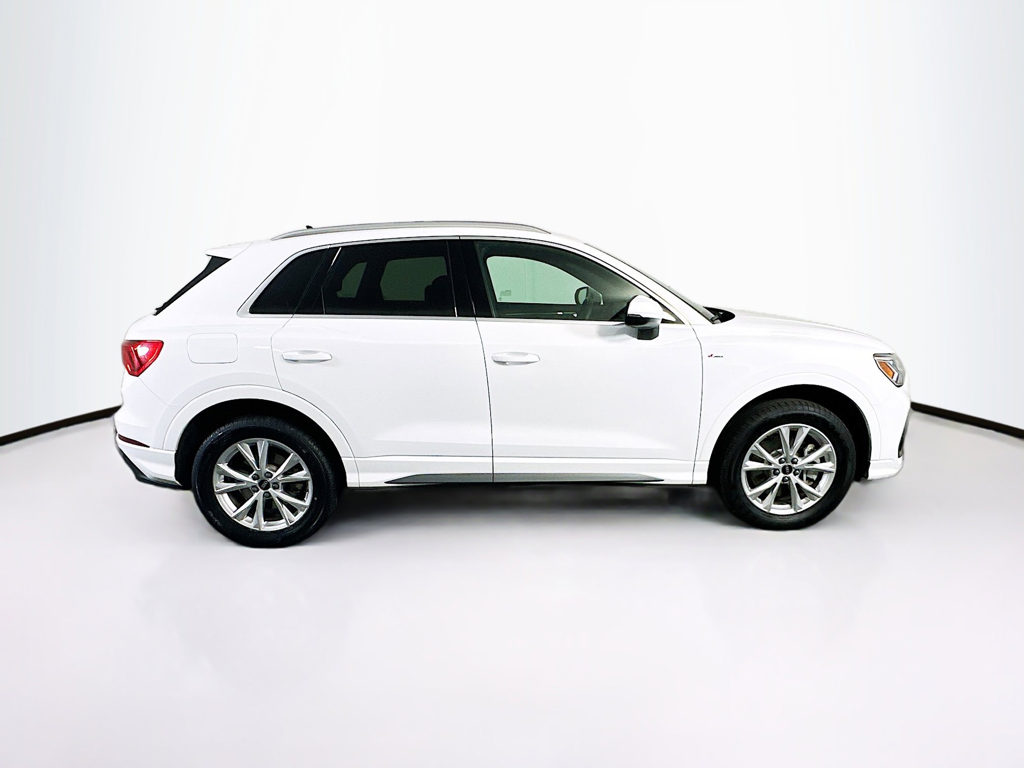 Used 2025 Audi Q3 2.0T Premium image 10