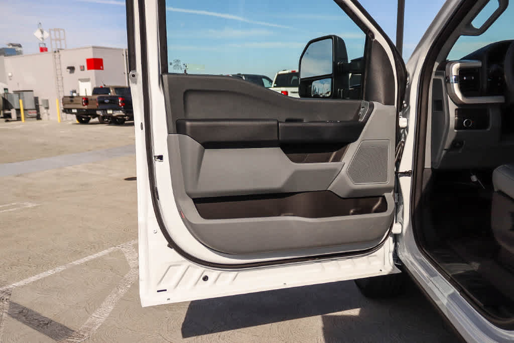 New 2026 Ford F350 XL w/ XL Chrome Package RWD image 23