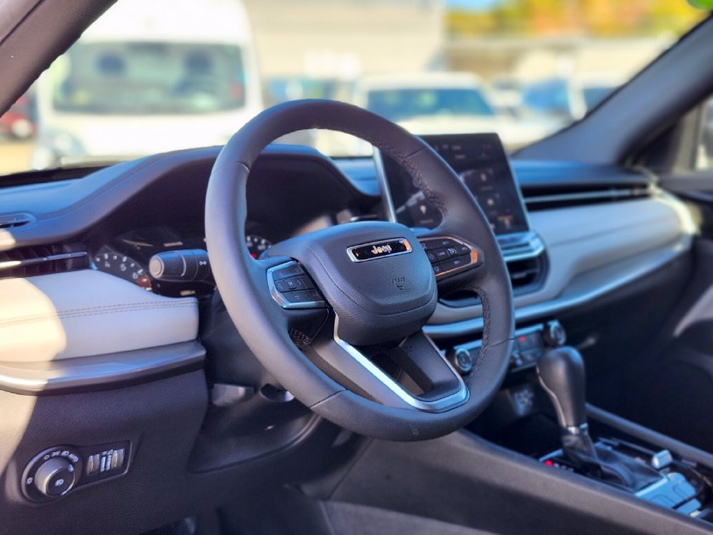 Used 2026 Jeep Compass Limited AWD/4WD image 19