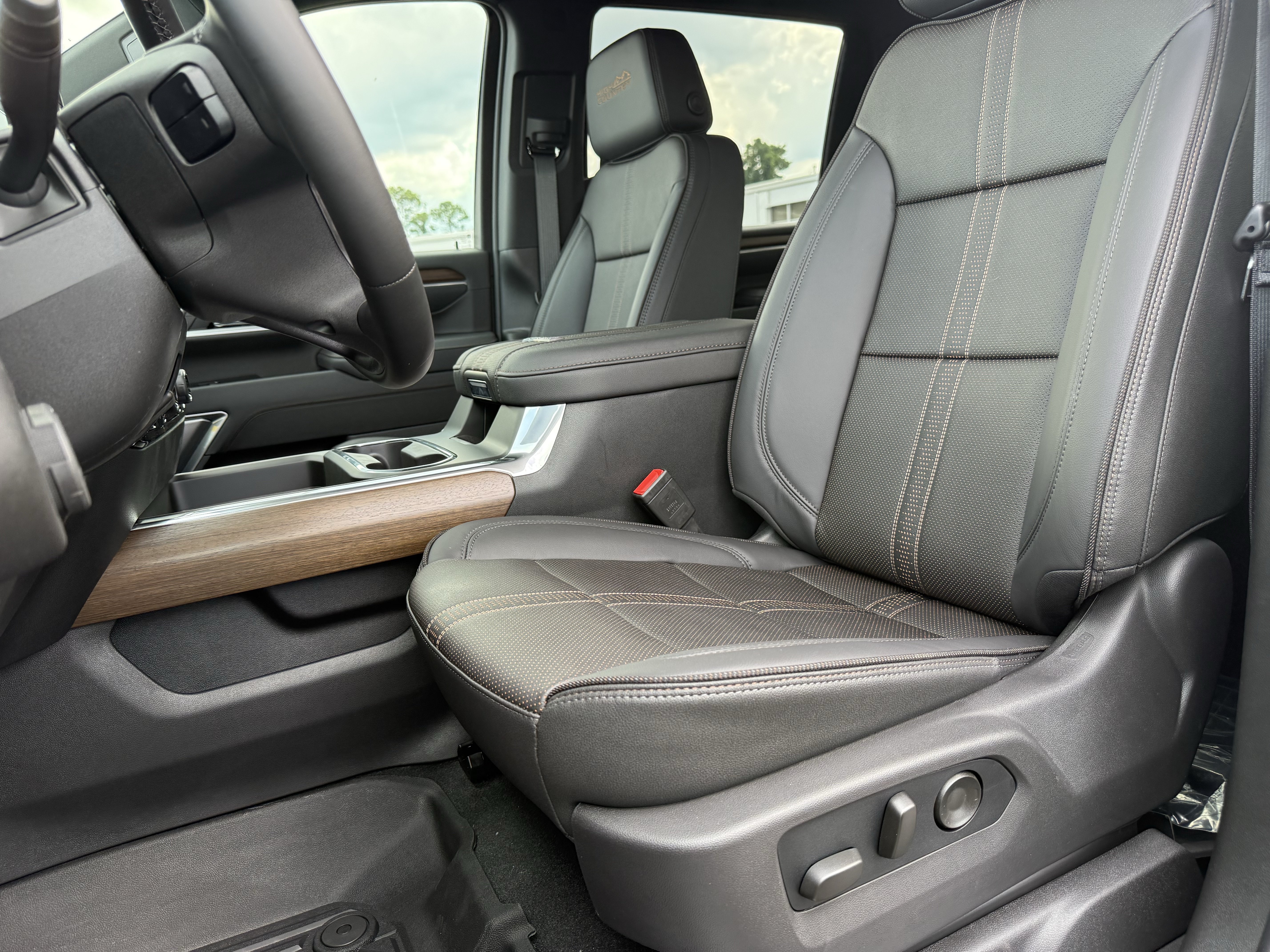 New 2026 Chevrolet Silverado 2500 High Country w/ Midnight Edition AWD/4WD image 16