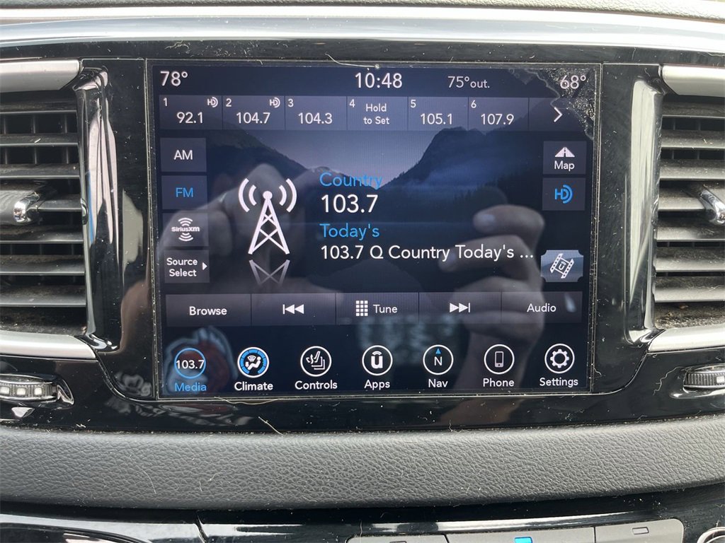 Used 2020 Chrysler Pacifica Touring-L image 13