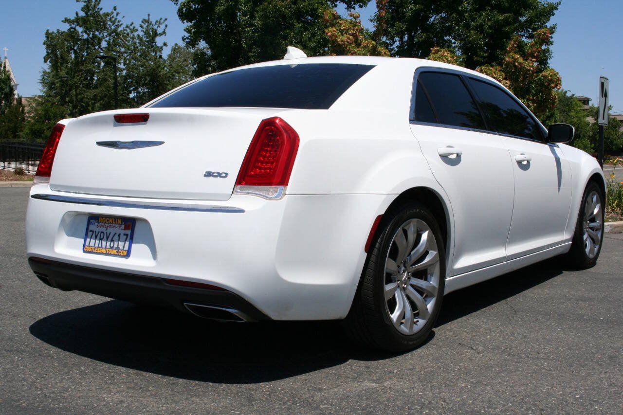 Used 2017 Chrysler 300 Limited RWD image 5