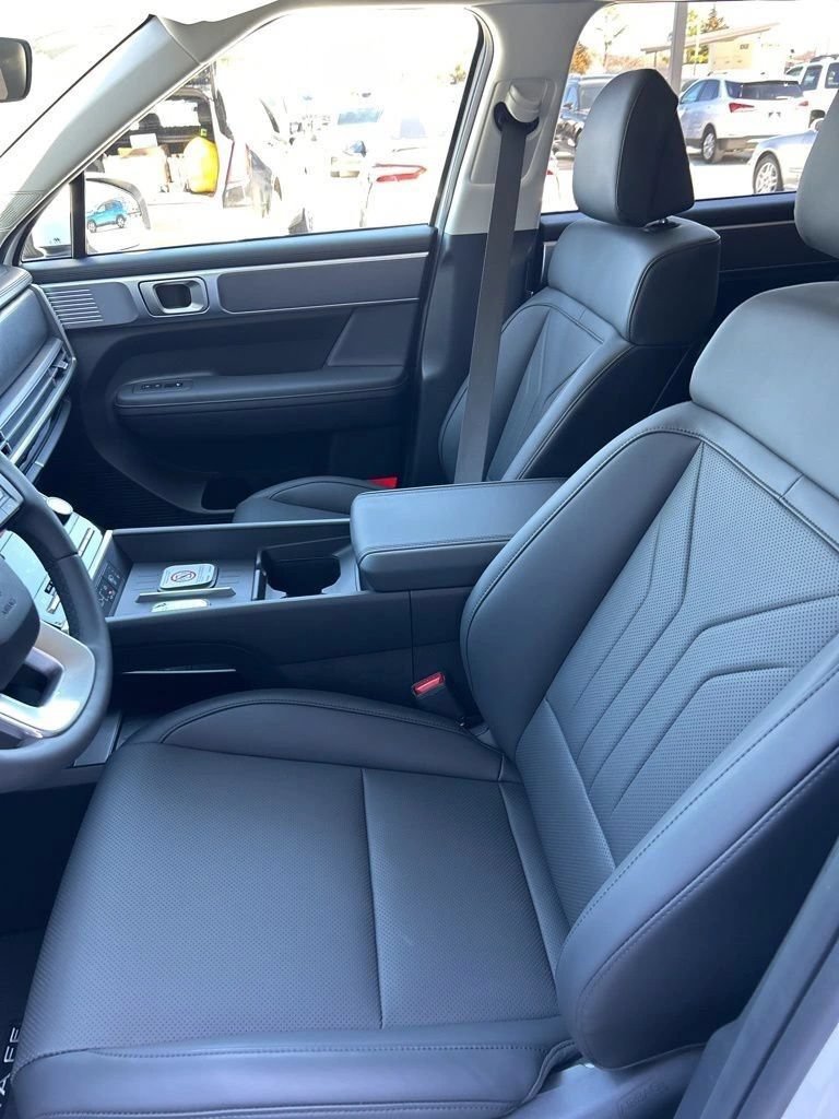 Used 2025 Hyundai Santa Fe SEL FWD image 9
