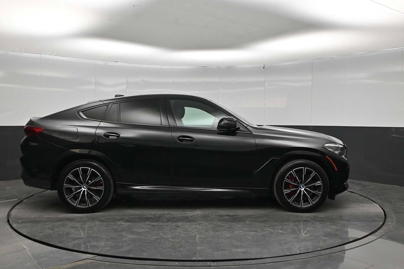 Used 2023 BMW X6 xDrive40i w/ M Sport Package AWD/4WD image 9