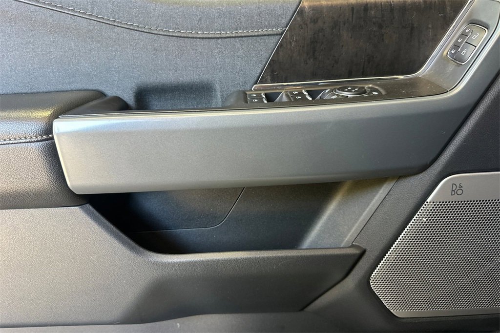 Used 2023 Ford F150 Lariat w/ Trailer Tow Package image 12