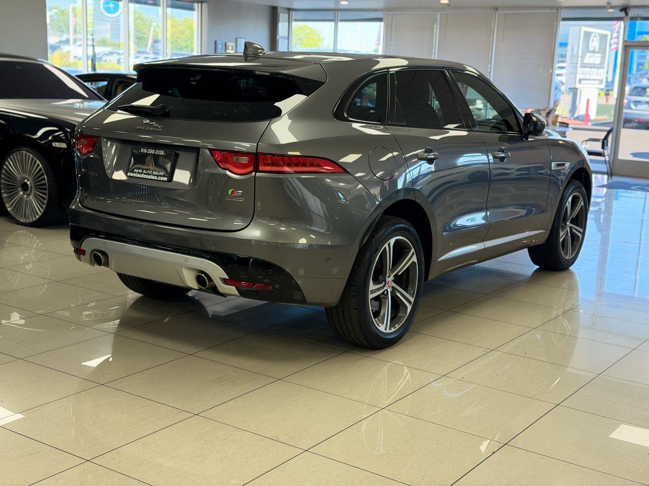 Used 2017 Jaguar F-PACE S AWD/4WD image 2