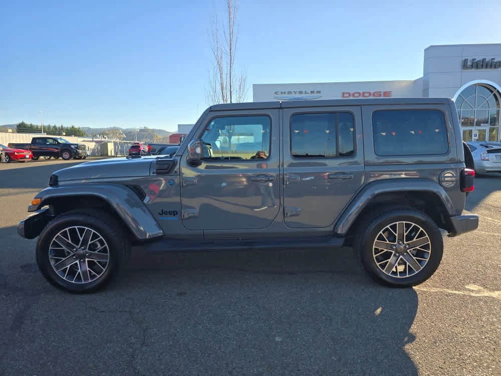 Used 2022 Jeep Wrangler Unlimited Sahara AWD/4WD image 2