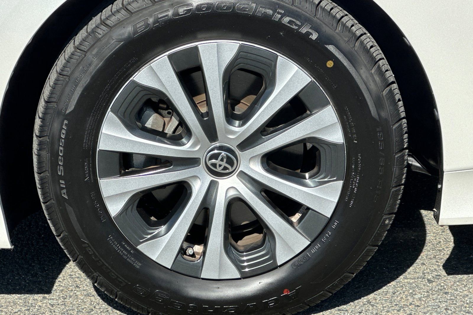 Used 2020 Toyota Prius Prime XLE image 26