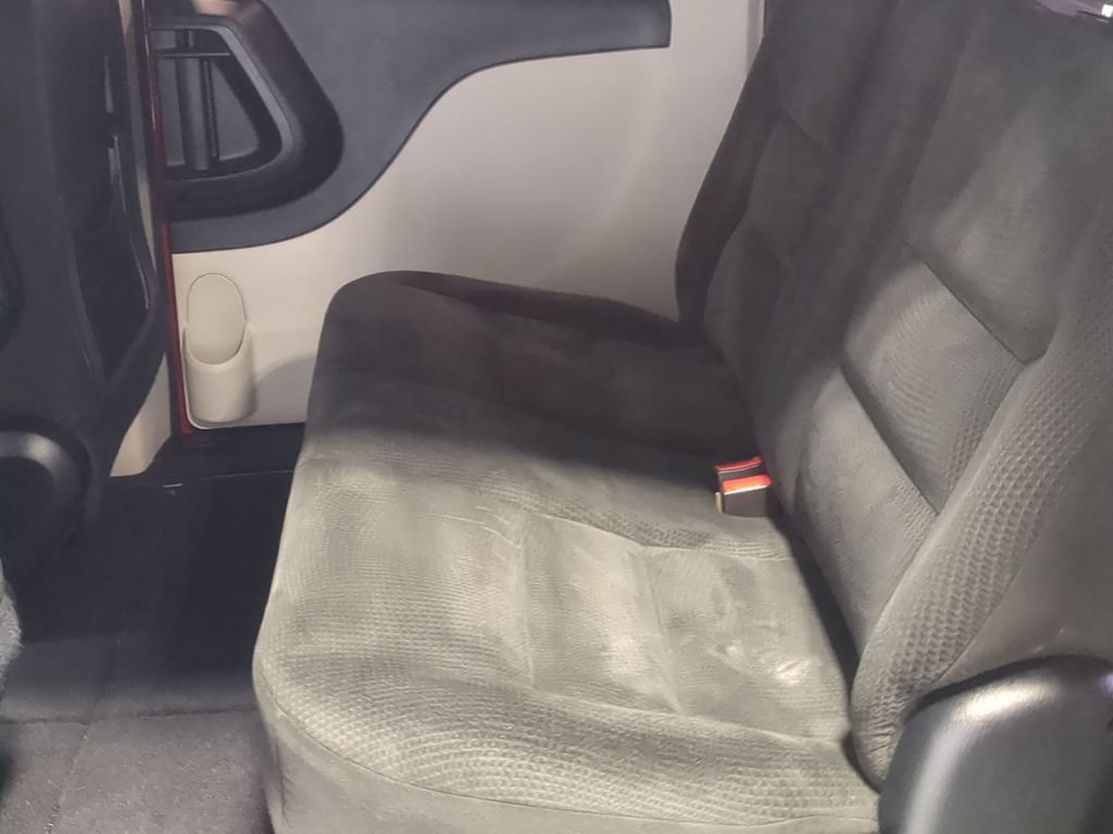 Used 2016 Dodge Grand Caravan American Value Package FWD image 21