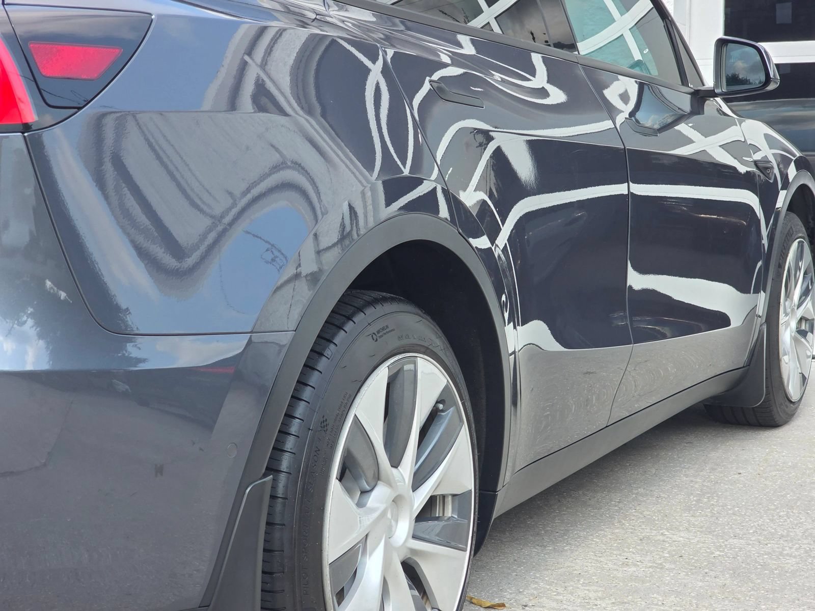 Used 2021 Tesla Model Y Long Range AWD/4WD image 40