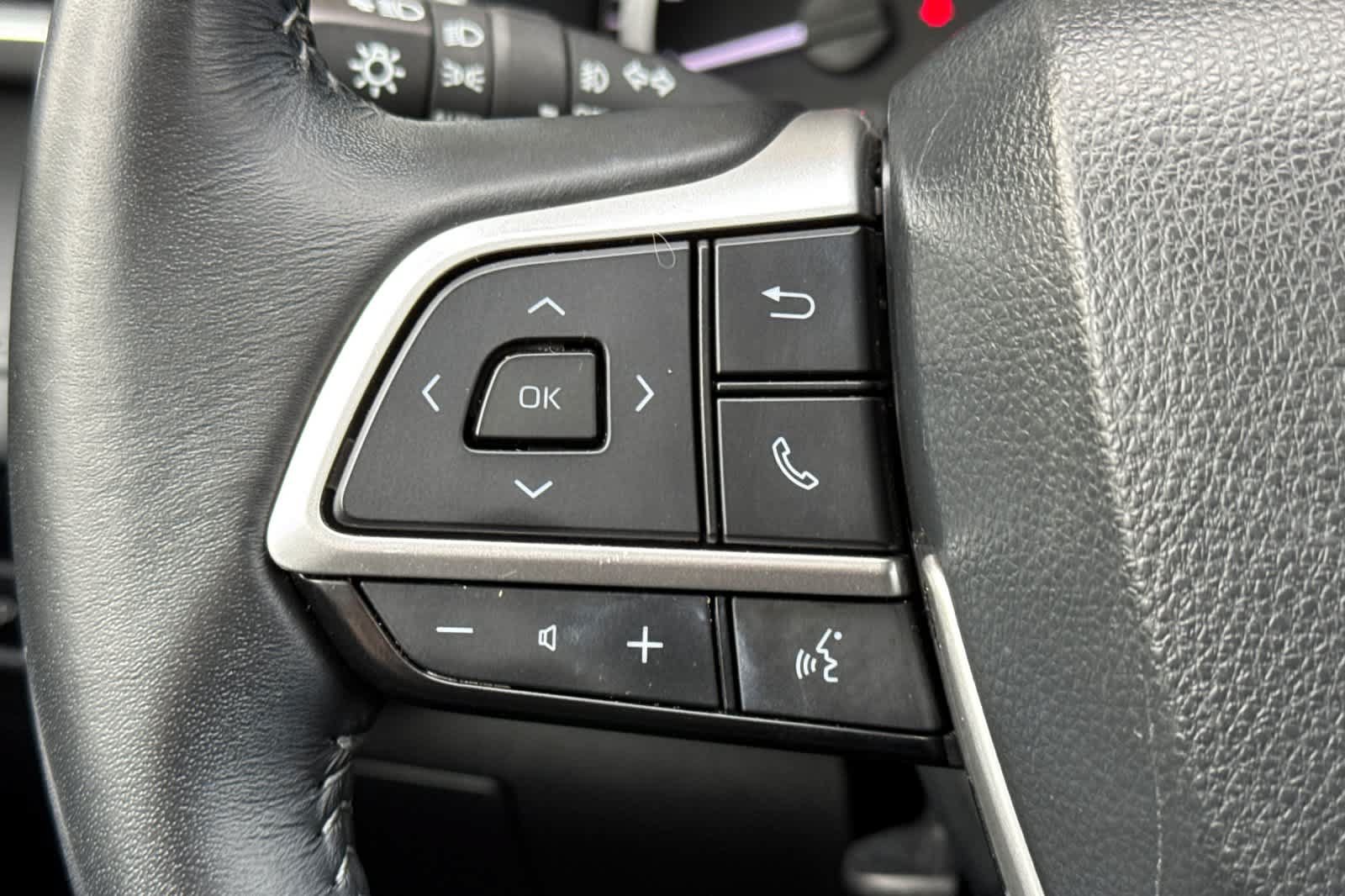 Used 2023 Toyota Highlander XLE FWD image 27