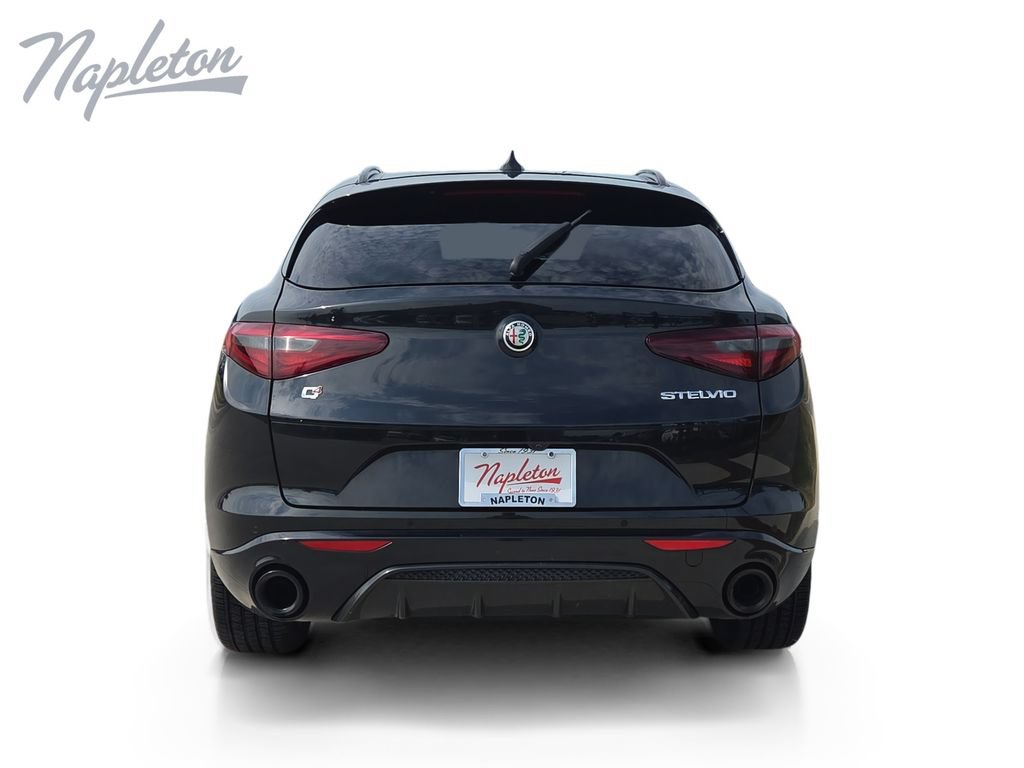 Used 2023 Alfa Romeo Stelvio Veloce AWD/4WD image 4