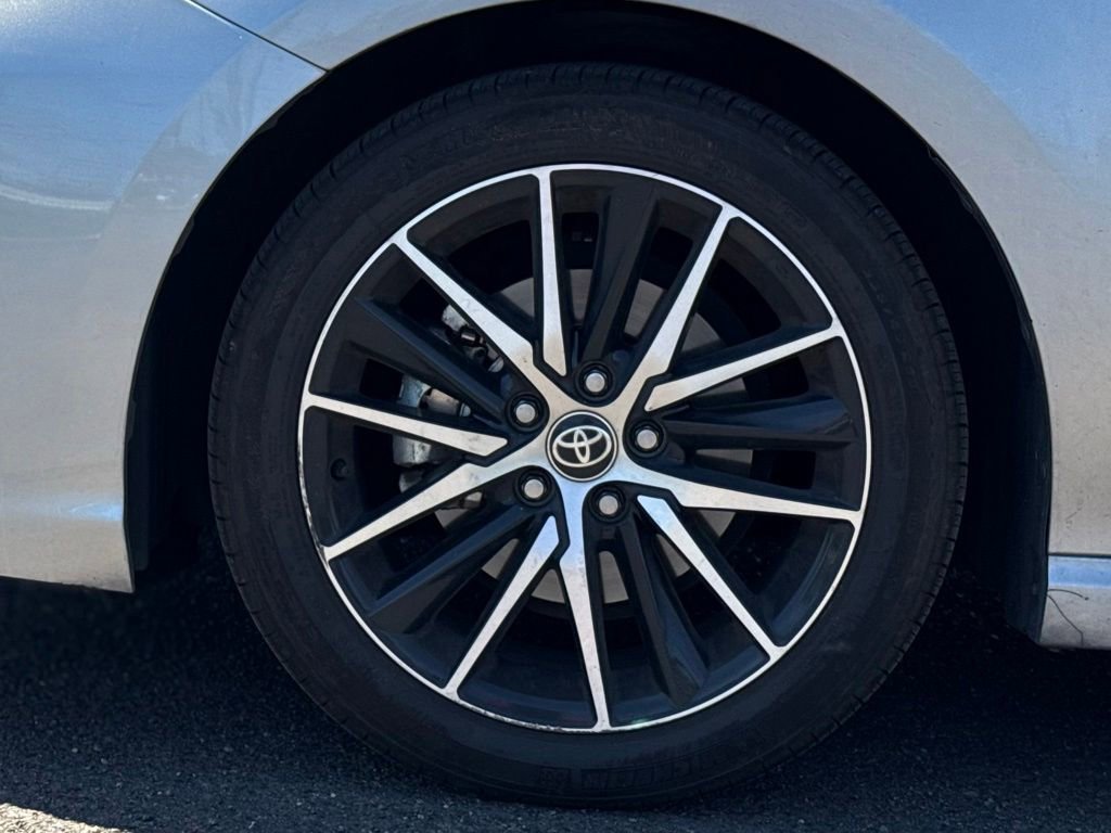 Used 2023 Toyota Camry SE w/ Cold Weather Package FWD image 9