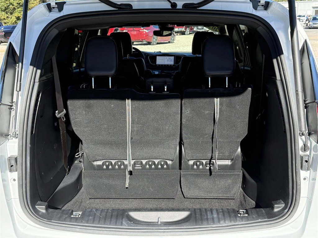 Used 2025 Chrysler Pacifica Select image 36