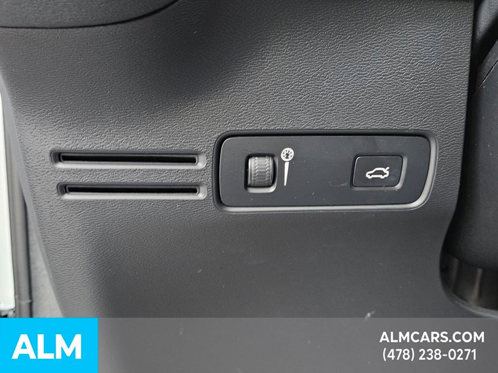 Used 2022 Volvo XC40 P8 Recharge Ultimate image 26