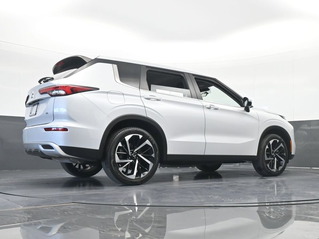 Used 2023 Mitsubishi Outlander SE image 68