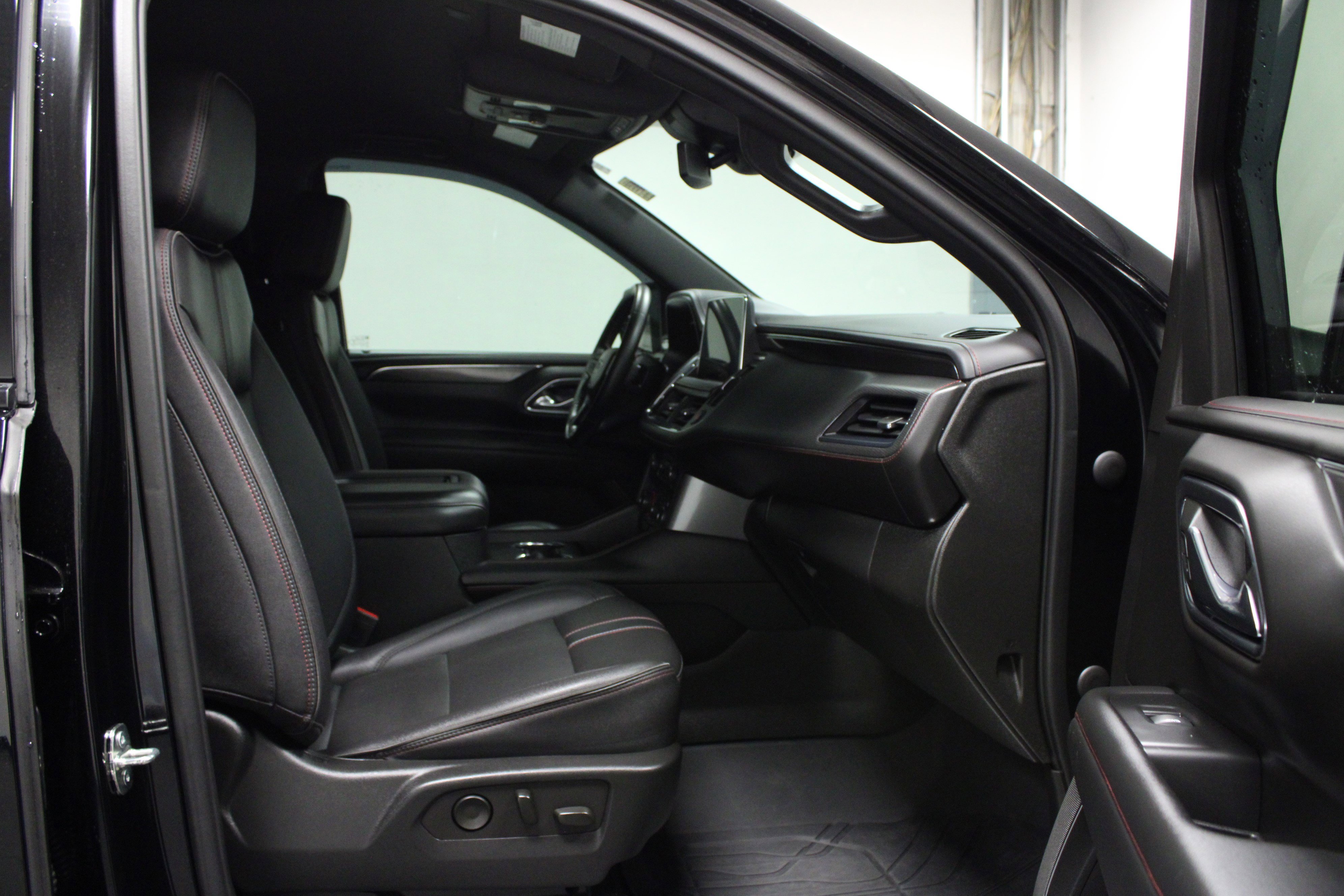 Used 2023 Chevrolet Suburban RST AWD/4WD image 17