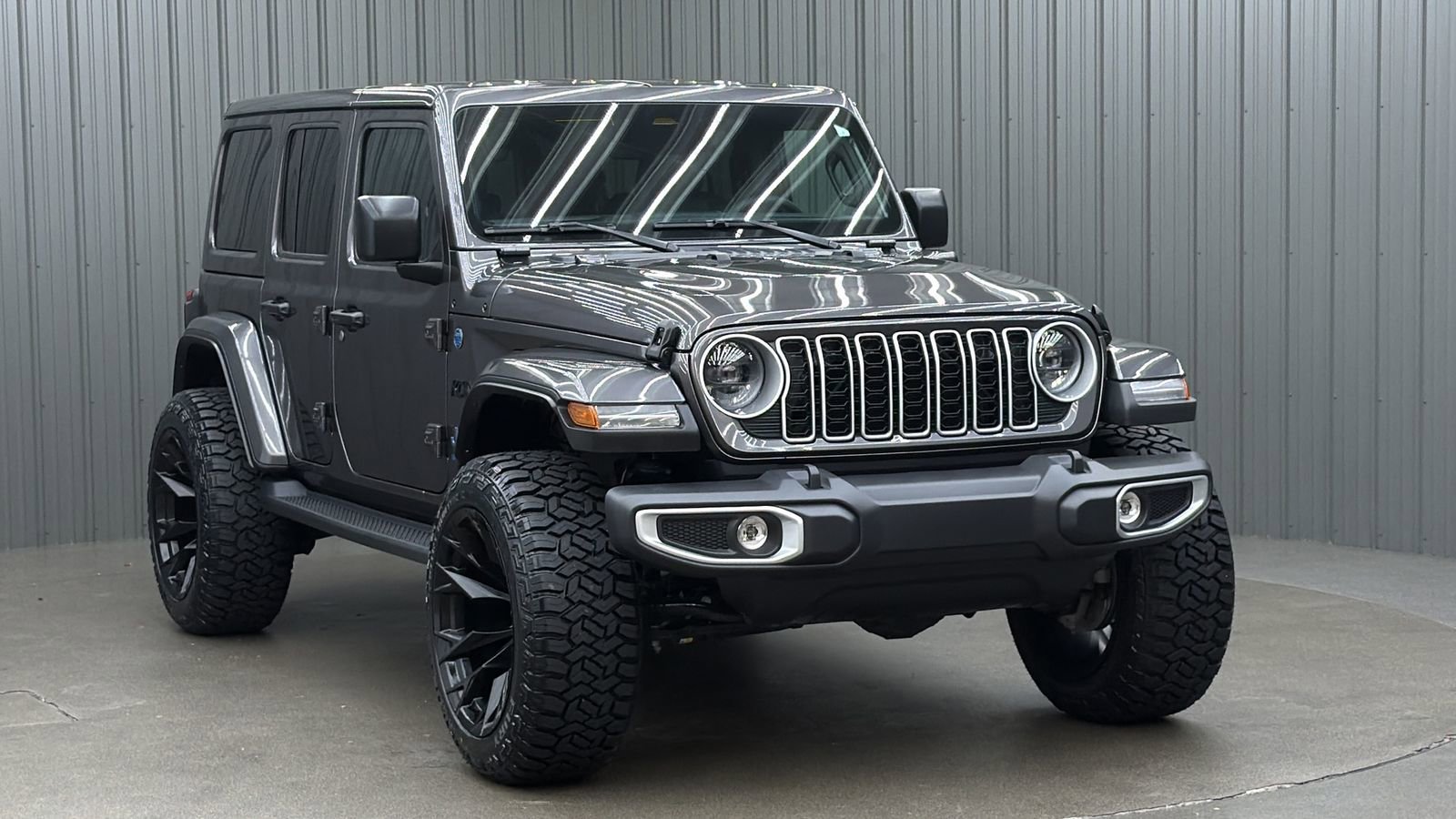 Used 2025 Jeep Wrangler Unlimited Sahara AWD/4WD image 7