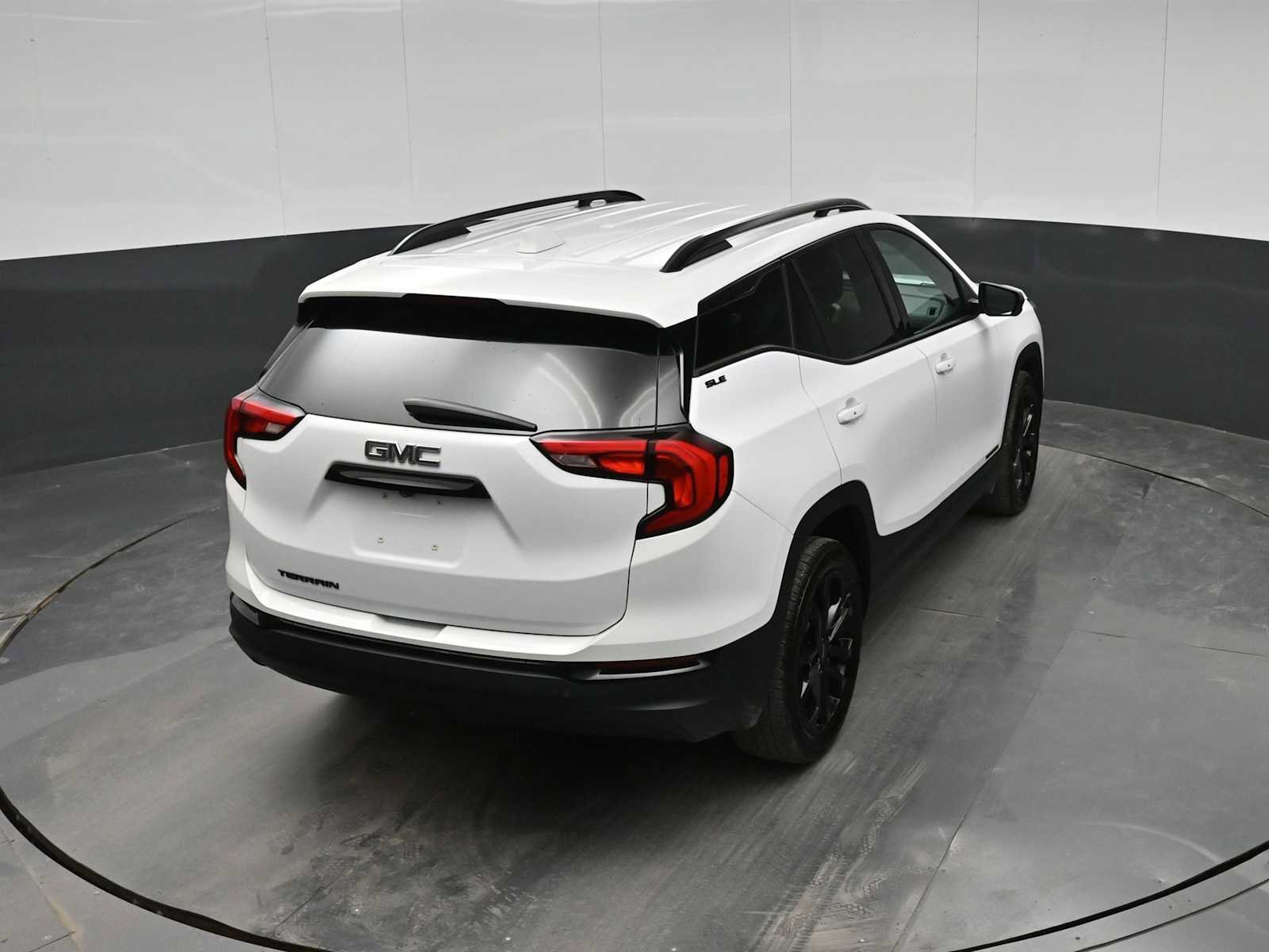 Used 2021 GMC Terrain SLE w/ Driver Convenience Package FWD image 30