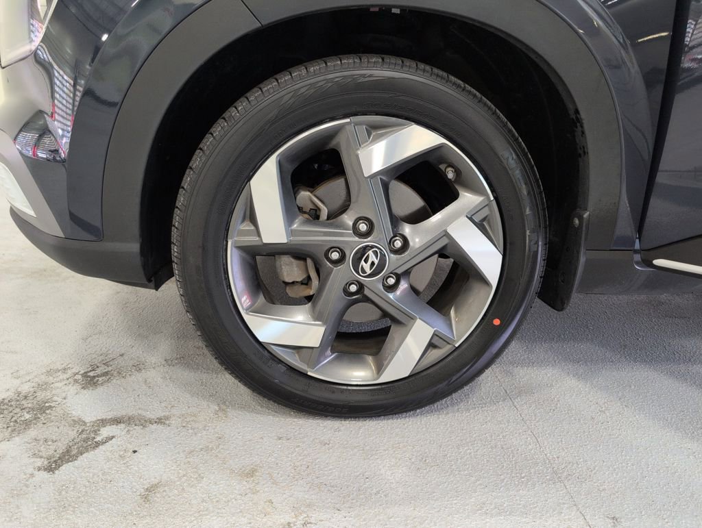 Certified 2021 Hyundai Venue image 28