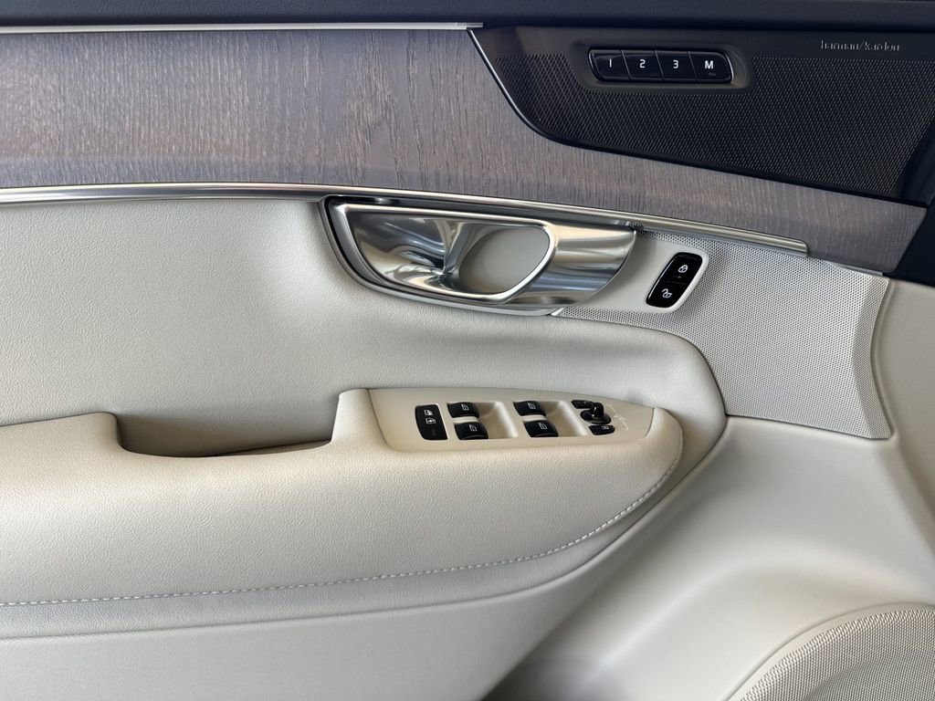 New 2026 Volvo XC90 T8 Ultra w/ Protection Package Premier image 10
