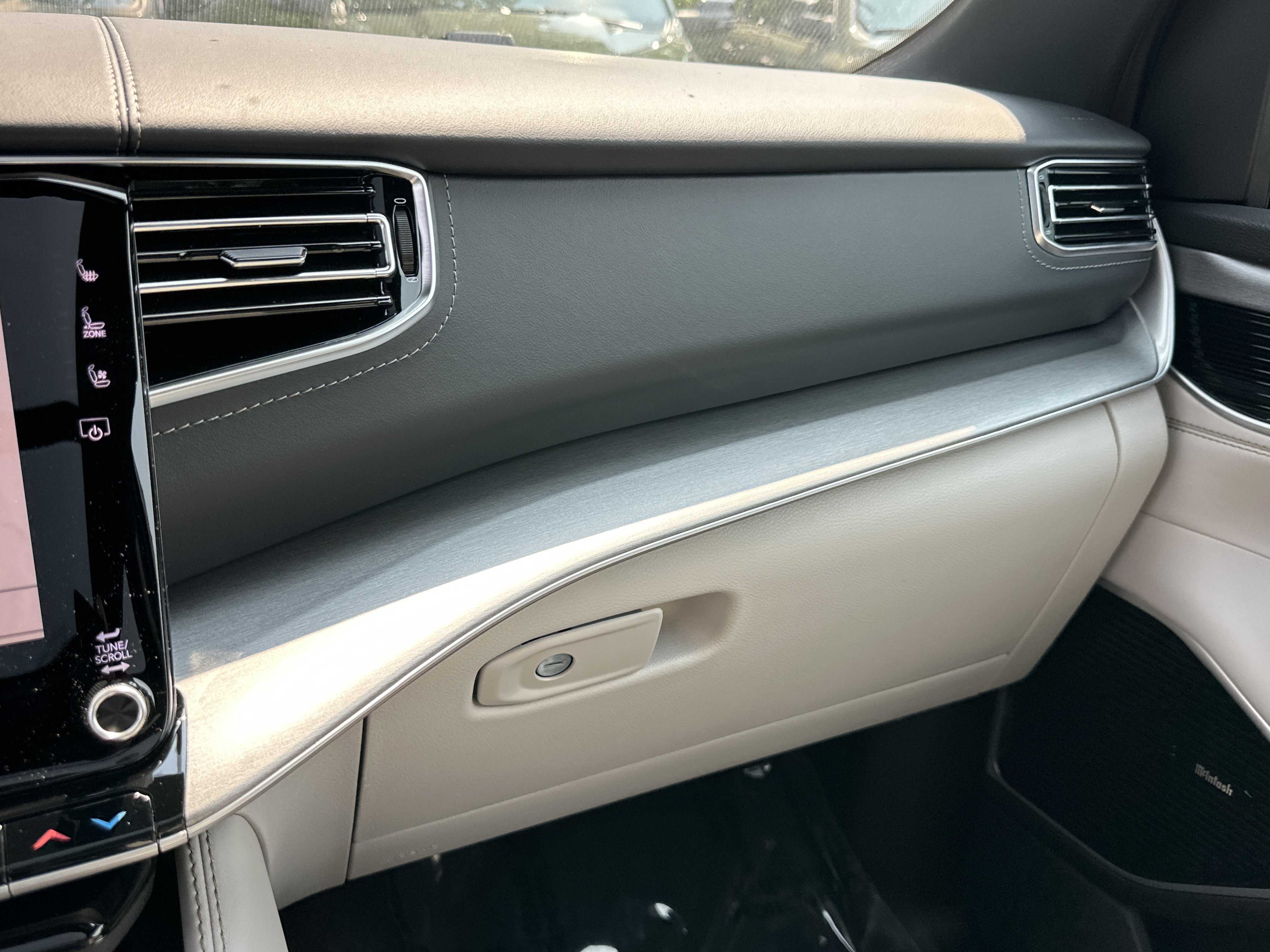 New 2026 Jeep Grand Wagoneer L Limited AWD/4WD image 4