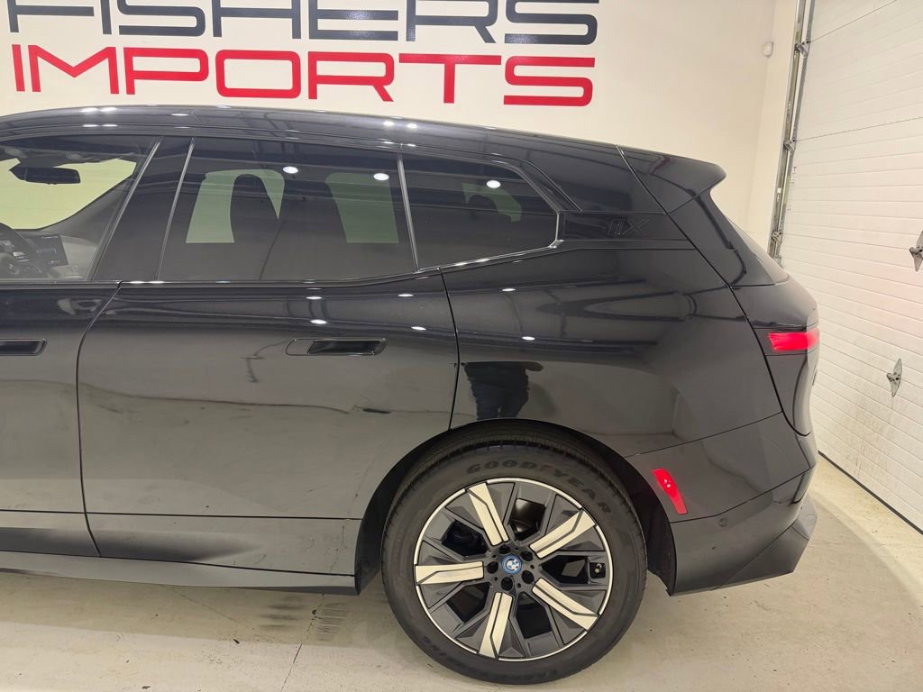 Used 2024 BMW iX xDrive50 w/ Sport Package AWD/4WD image 6