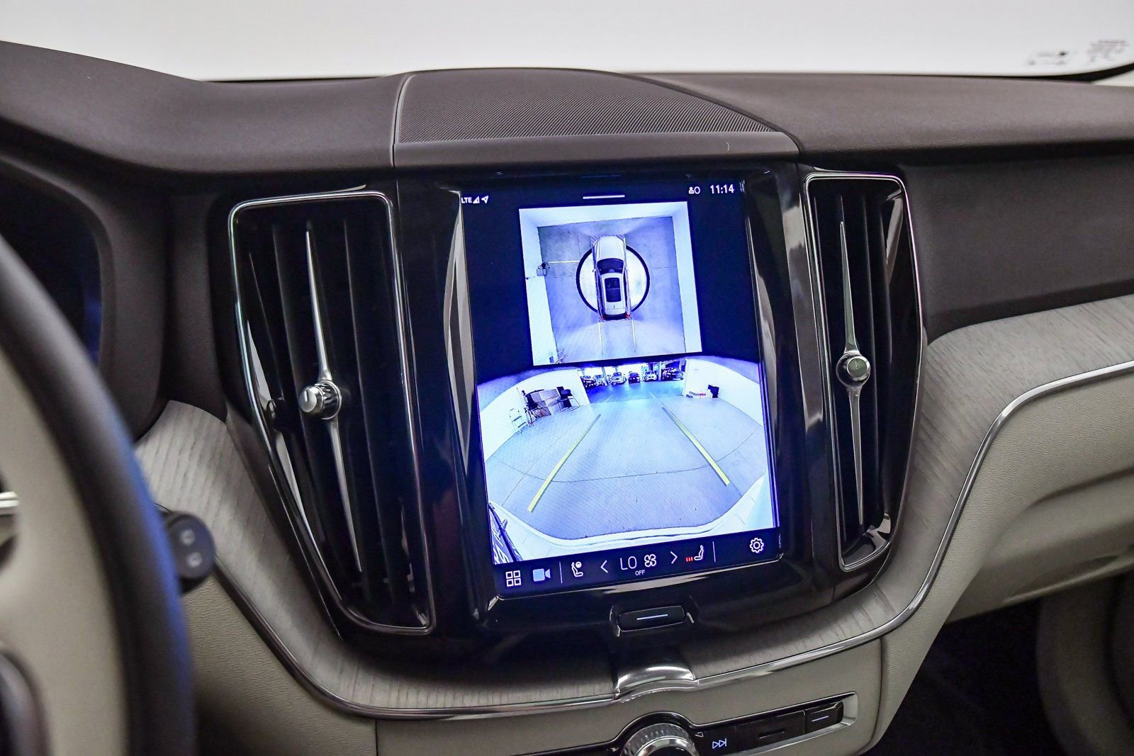 Used 2025 Volvo XC60 T8 Plus w/ Protection Package Premier image 23