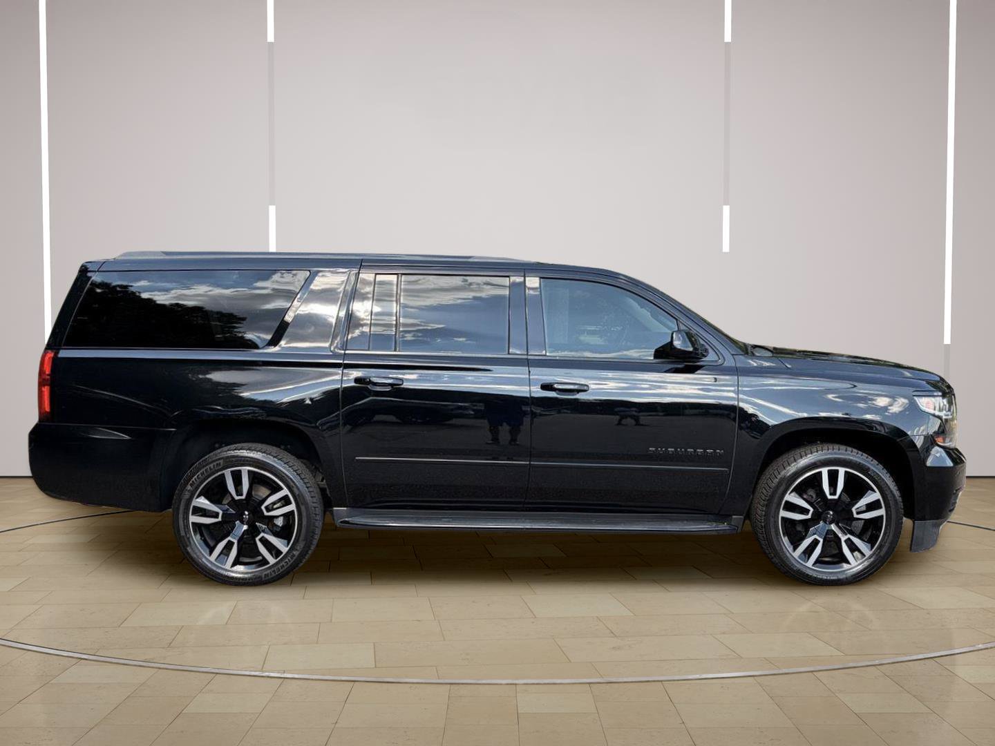 Used 2019 Chevrolet Suburban Premier AWD/4WD image 6