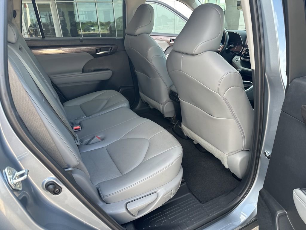 Used 2023 Toyota Highlander Limited image 19