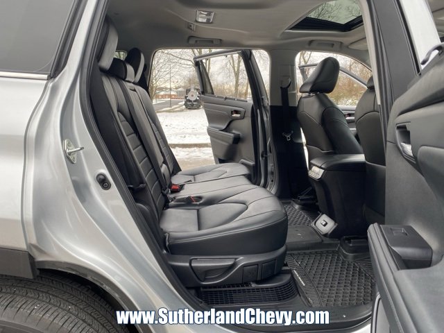 Used 2022 Toyota Highlander XLE image 36