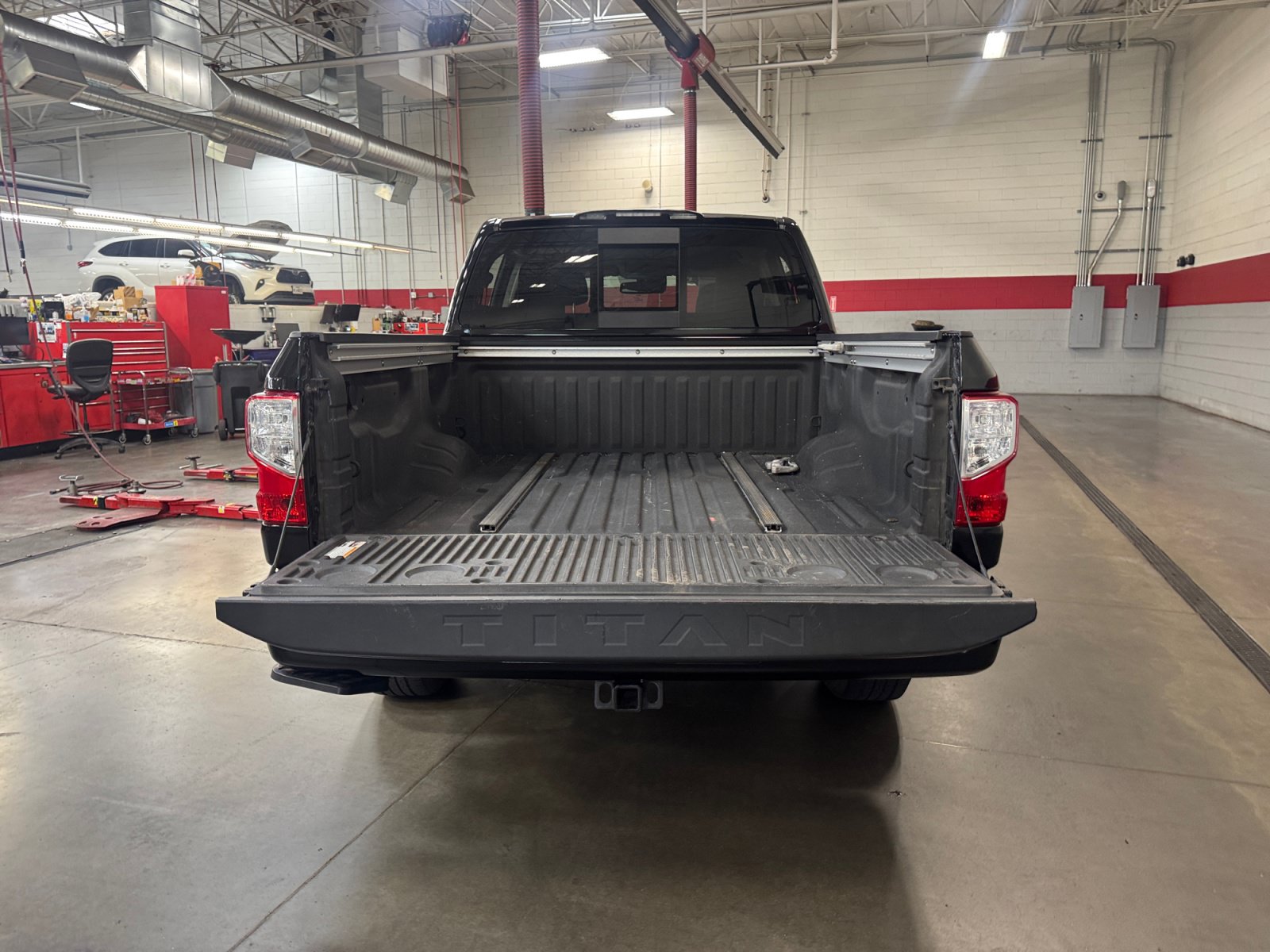 Used 2020 Nissan Titan SV w/ SV Convenience Package AWD/4WD image 34