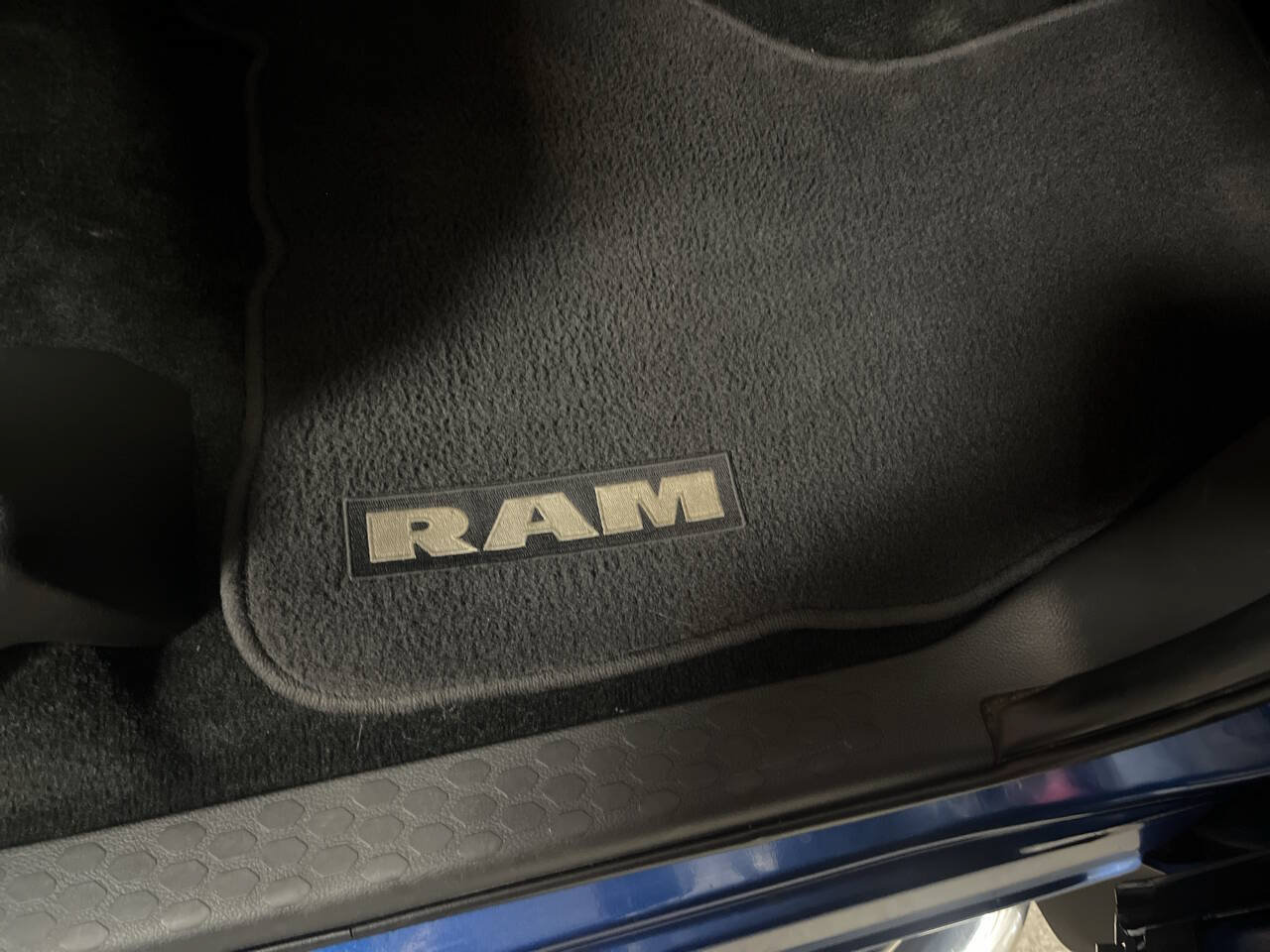 Used 2011 RAM 2500 ST w/ ST Popular Equipment Group AWD/4WD image 15