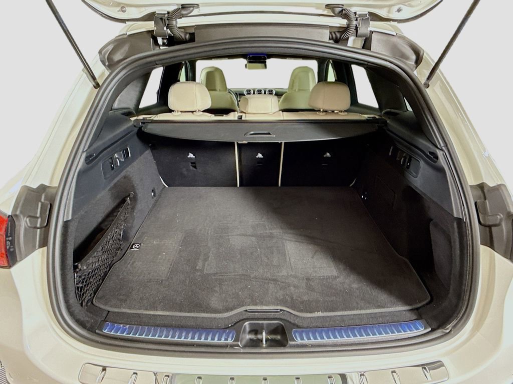 Used 2025 Mercedes-Benz GLC 300 4MATIC image 27
