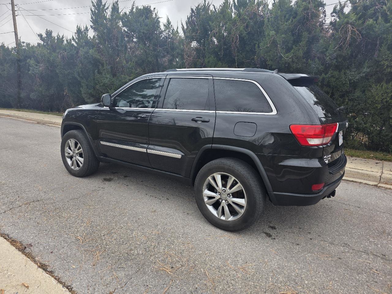 Used 2013 Jeep Grand Cherokee Laredo image 3