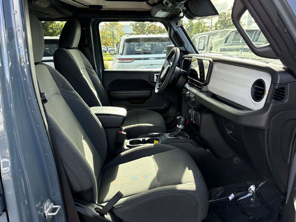 Used 2024 Jeep Wrangler Unlimited AWD/4WD image 15