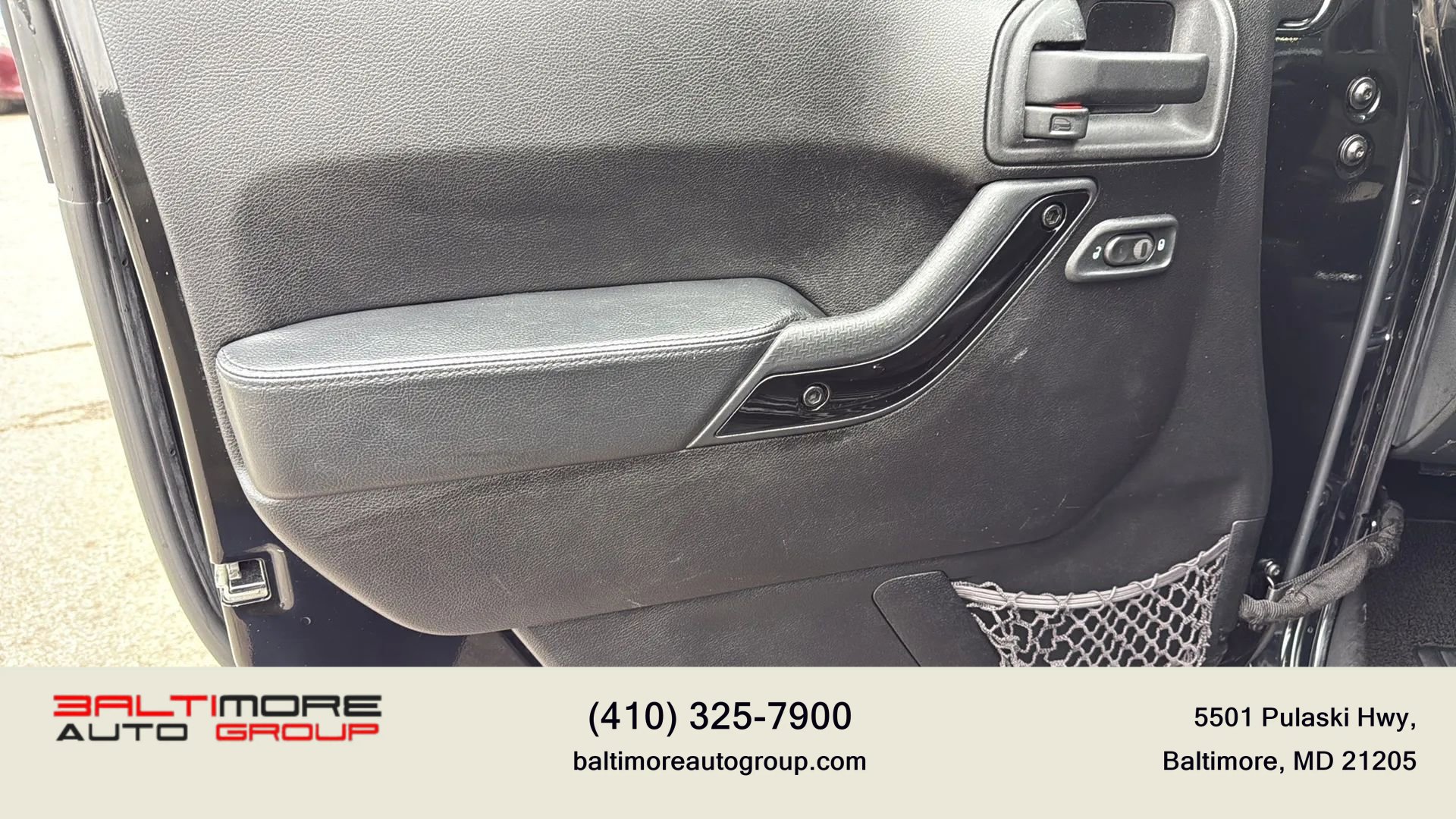 Used 2014 Jeep Wrangler Unlimited Sahara image 27