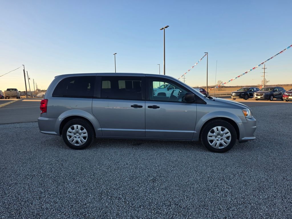 Used 2020 Dodge Grand Caravan SE w/ UConnect Hands-Free Group image 3