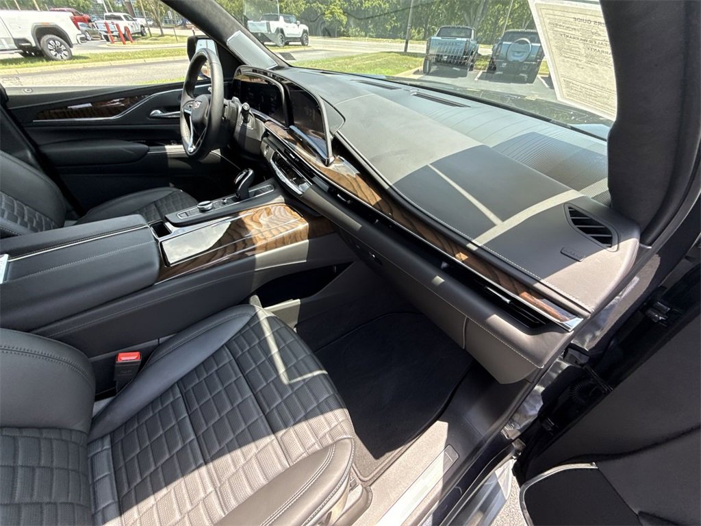 Certified 2024 Cadillac Escalade Premium Luxury Platinum image 29