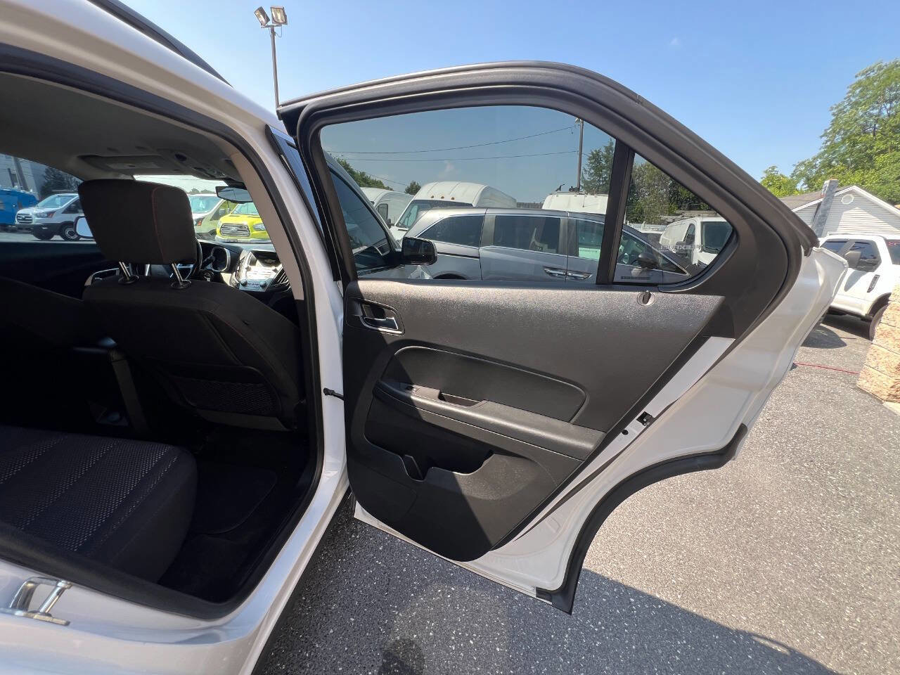 Used 2017 Chevrolet Equinox LT w/ Convenience Package FWD image 23