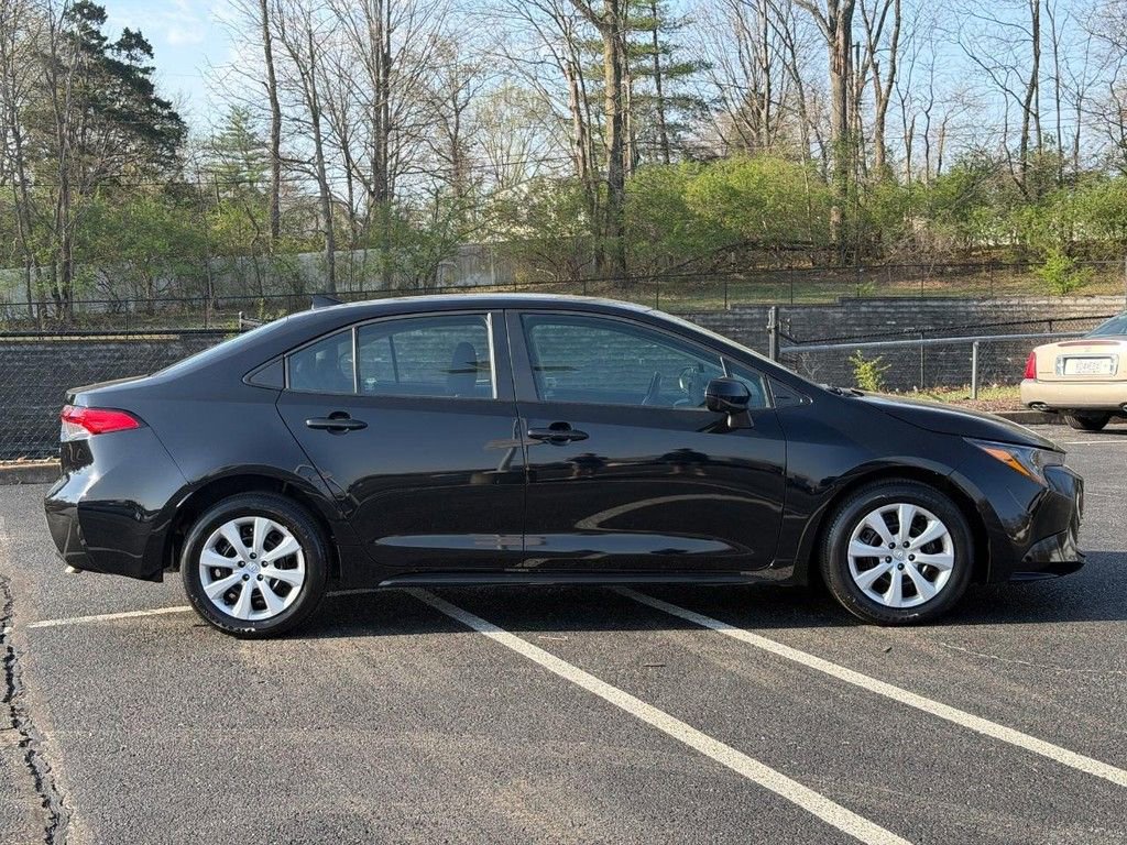 Used 2023 Toyota Corolla LE image 2
