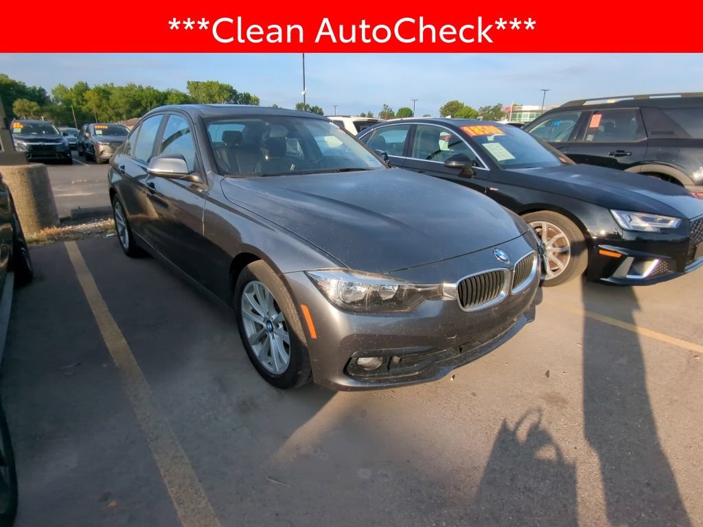 Used 2017 BMW 320i xDrive Sedan AWD/4WD image 3