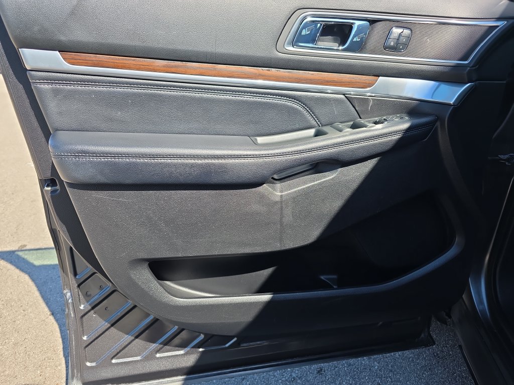Used 2018 Ford Explorer Limited FWD image 16